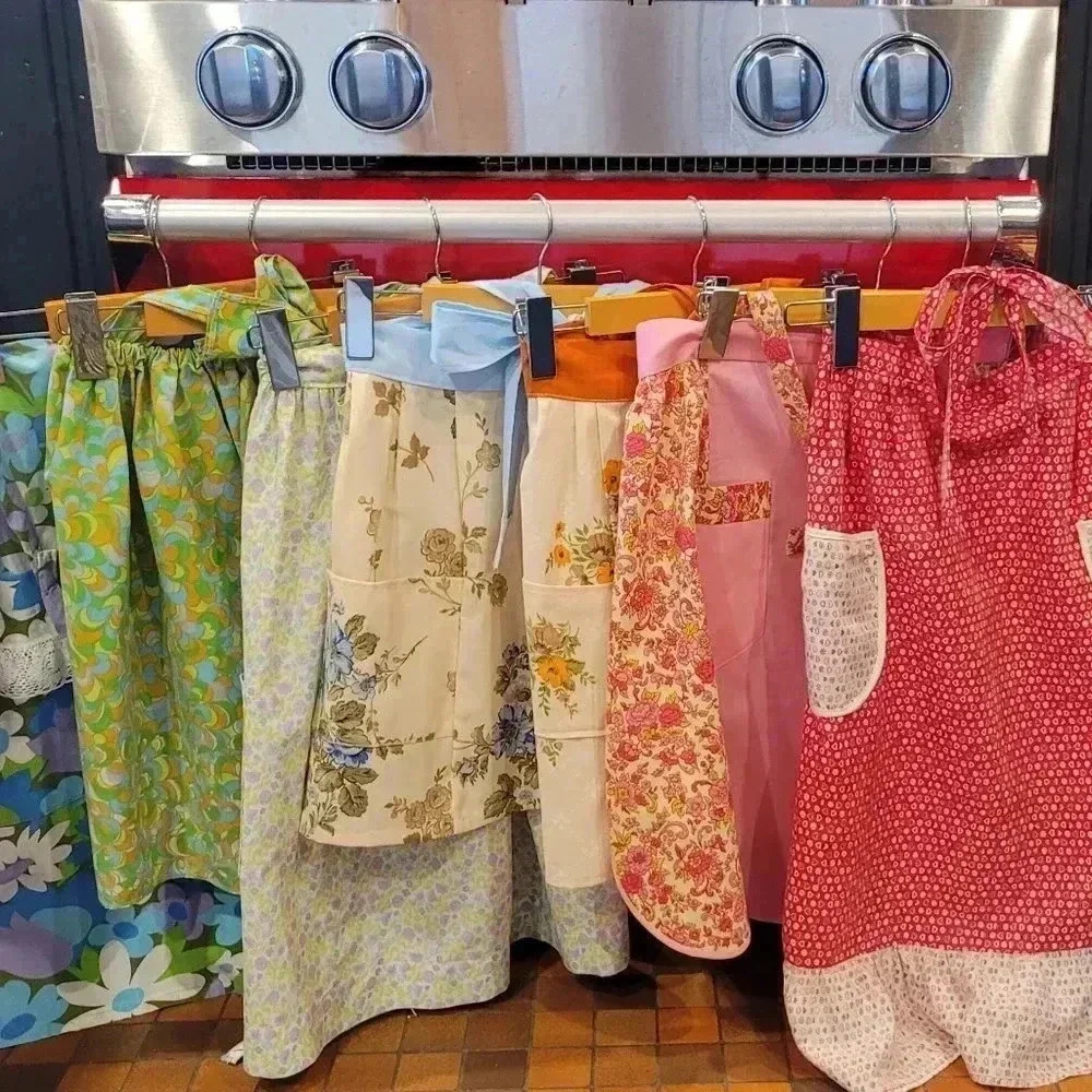 Retro inspired Kitchen or Craft Apron, NWOT, OS - Picture 6 of 6